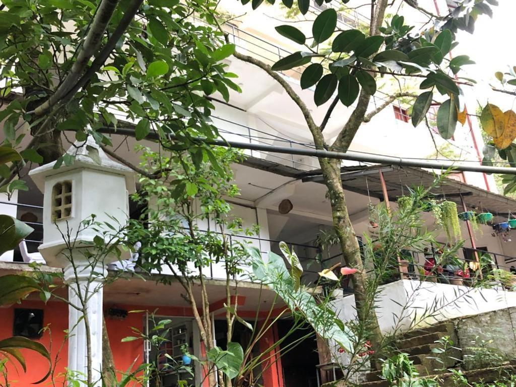 White House Riverside Retreat Nallathanniya Exterior foto